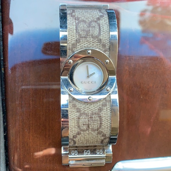 Gucci Accessories - Gucci Watch Bracelet